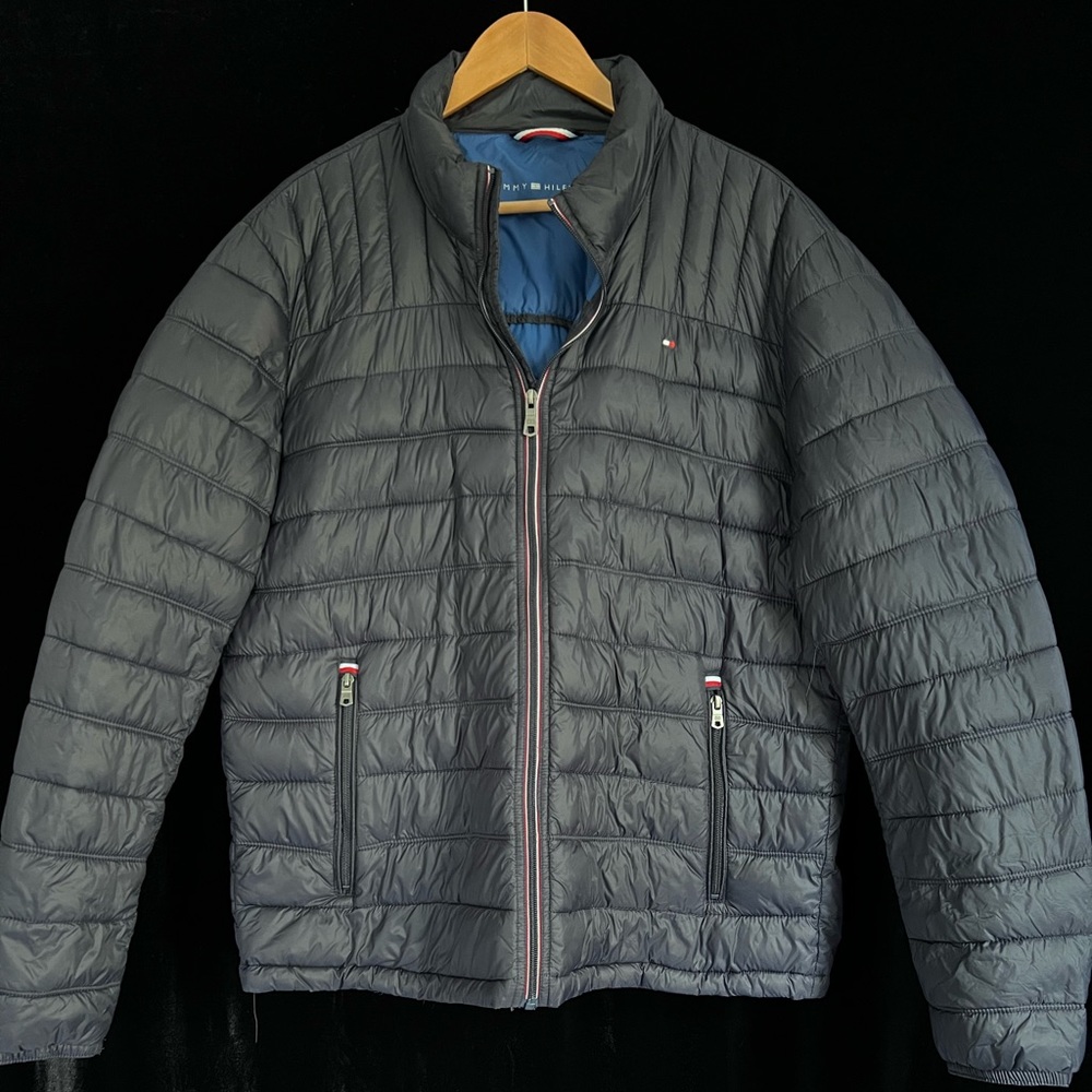 TOMMY HILFIGER LIGHT WEIGHT PUFFER JACKET ~ size XL.